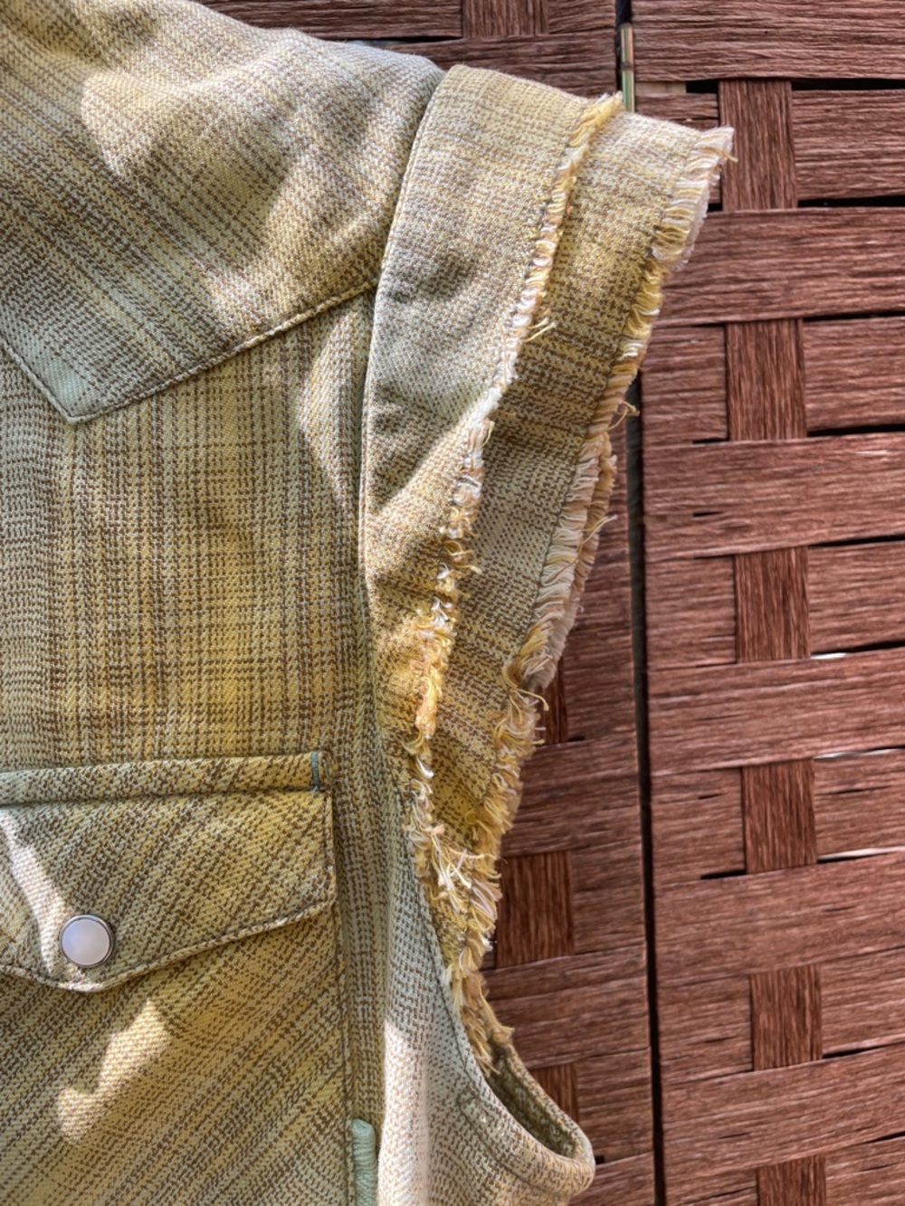 Sleeveless Plaid Button-Front Shirt - Yellow - Picture 5 of 8